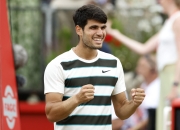 开云体育-意大利网球队力克英国网球队，阿尔卡拉斯统治全场的简单介绍