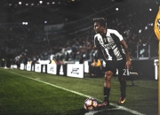 开云体育官方网站-绿茵场上的意外与乒乓台前的火焰，当奥地利轻取英格兰，樊振东点燃赛场