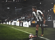 开云体育官方网站-绿茵场上的意外与乒乓台前的火焰，当奥地利轻取英格兰，樊振东点燃赛场