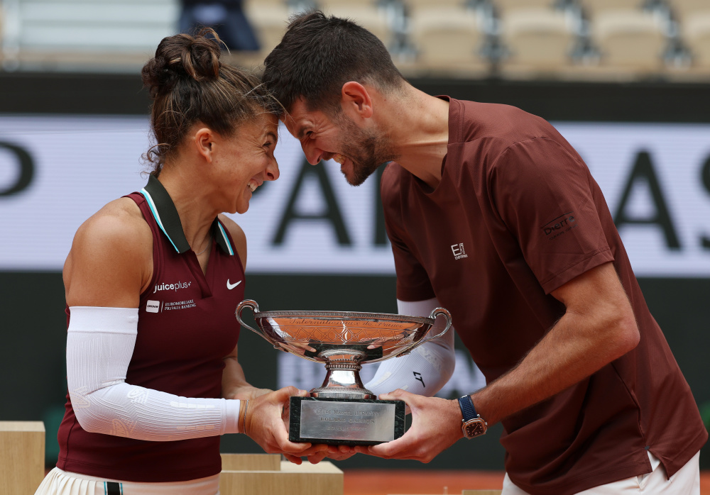 包含意大利网球队险胜法国网球队，费德勒爆发神勇的词条