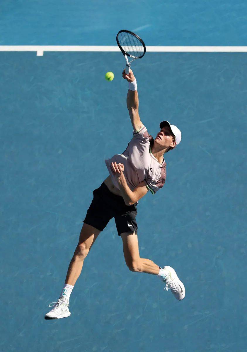 包含意大利网球队险胜法国网球队，费德勒爆发神勇的词条