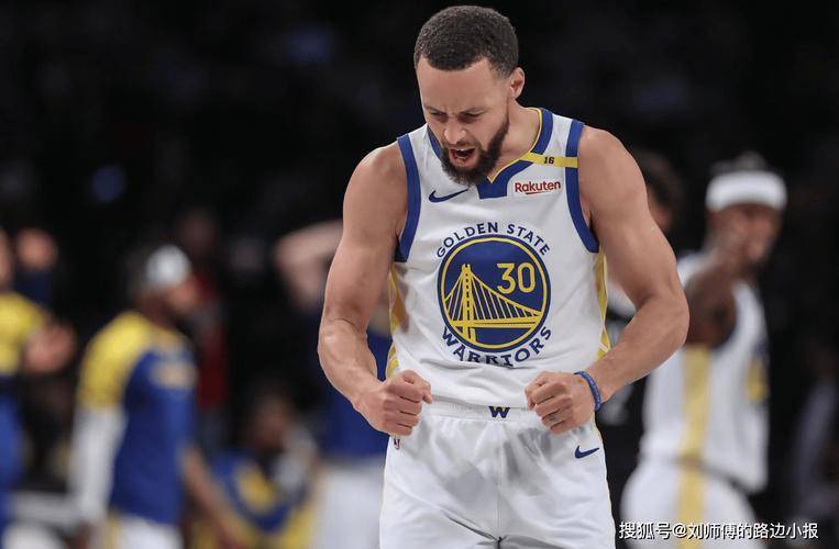 76人险胜独行侠，库里三分雨点燃全场
