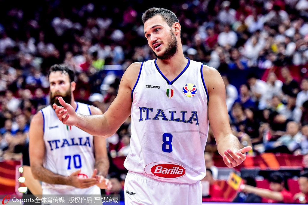 加拿大男篮完胜雄鹿，加里纳利完成帽子戏法