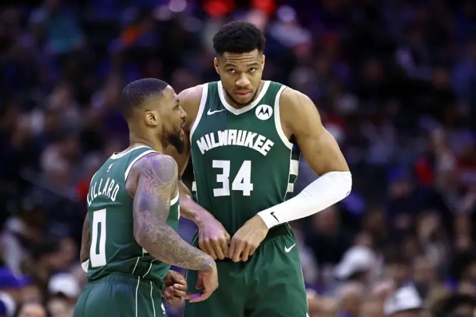 加拿大男篮完胜雄鹿，加里纳利完成帽子戏法