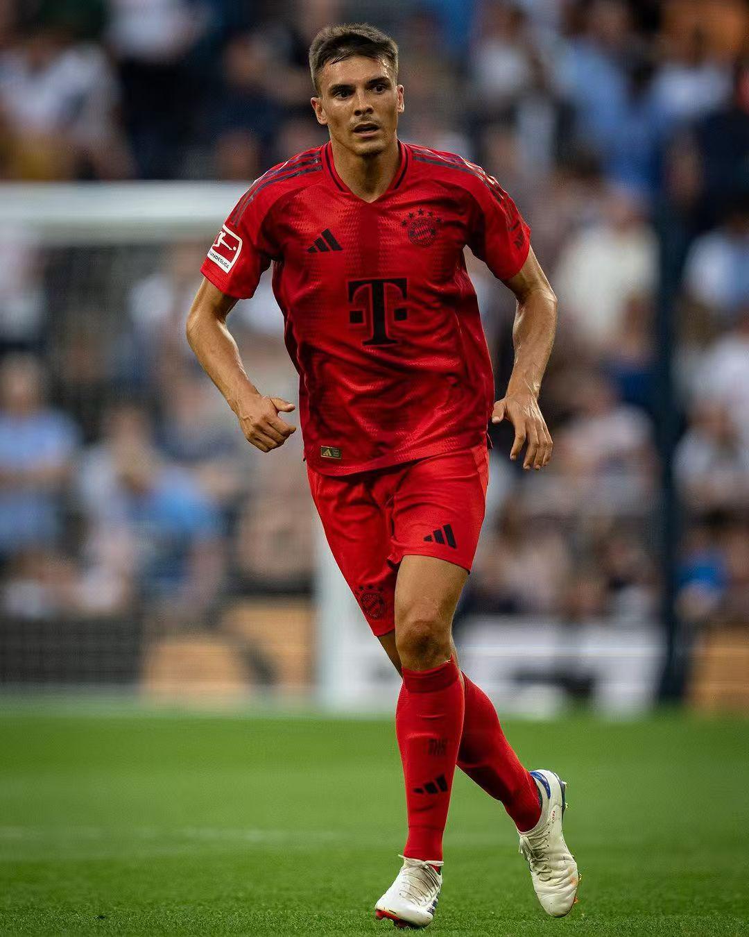 包含比赛精彩纷呈，球员们被赞誉为运动界明星的词条