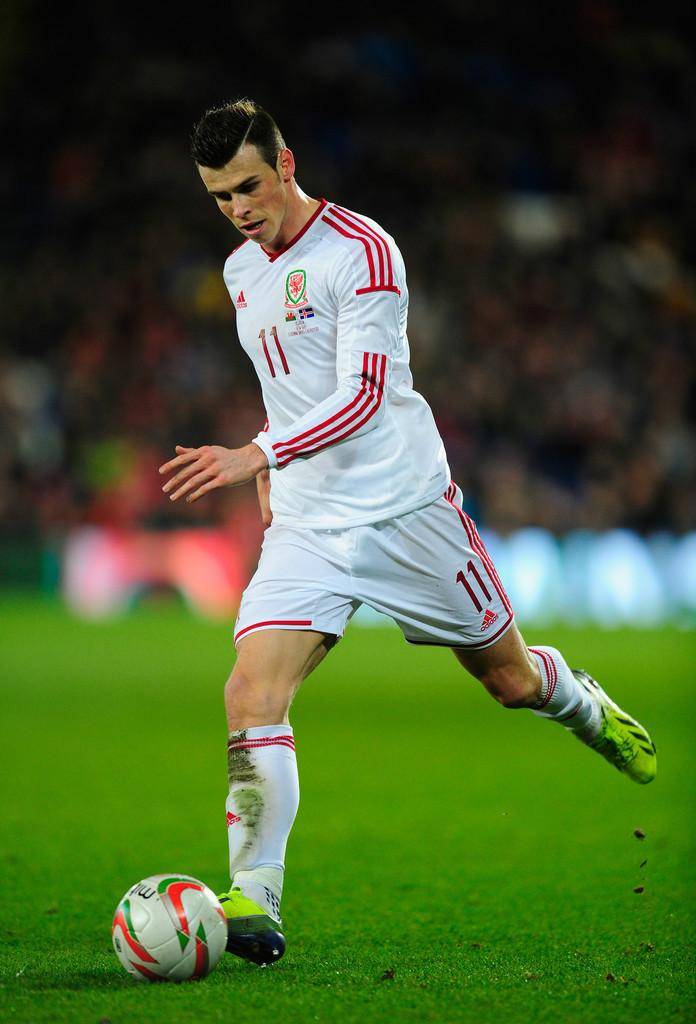 包含比赛精彩纷呈，球员们被赞誉为运动界明星的词条