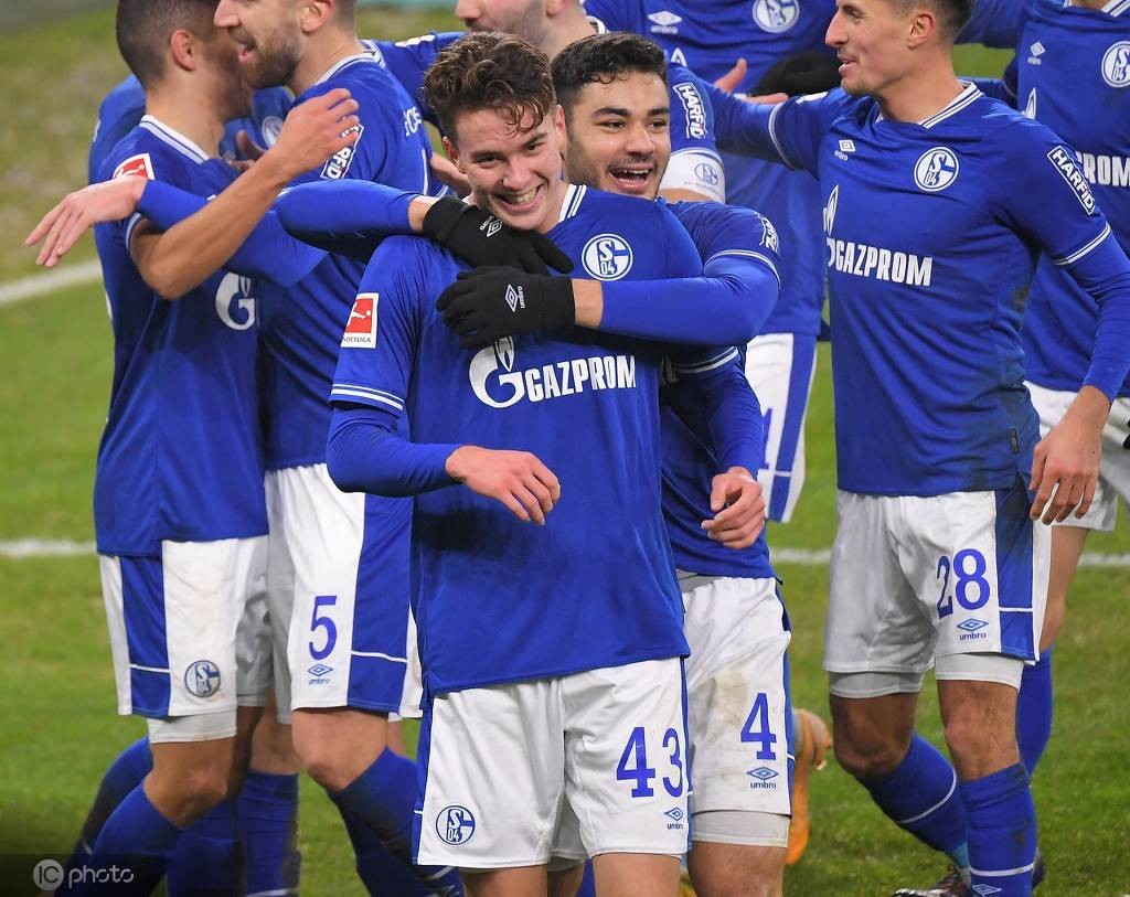 沙尔克04队再接再厉,积分榜名列前茅的简单介绍 沙尔克04队再接再厉,积分榜名列前茅的简单介绍