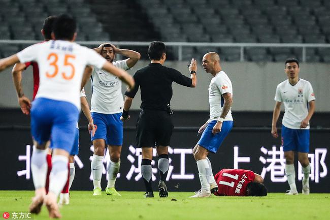 关于上港客场不敌鲁能，暂居积分榜第五的信息