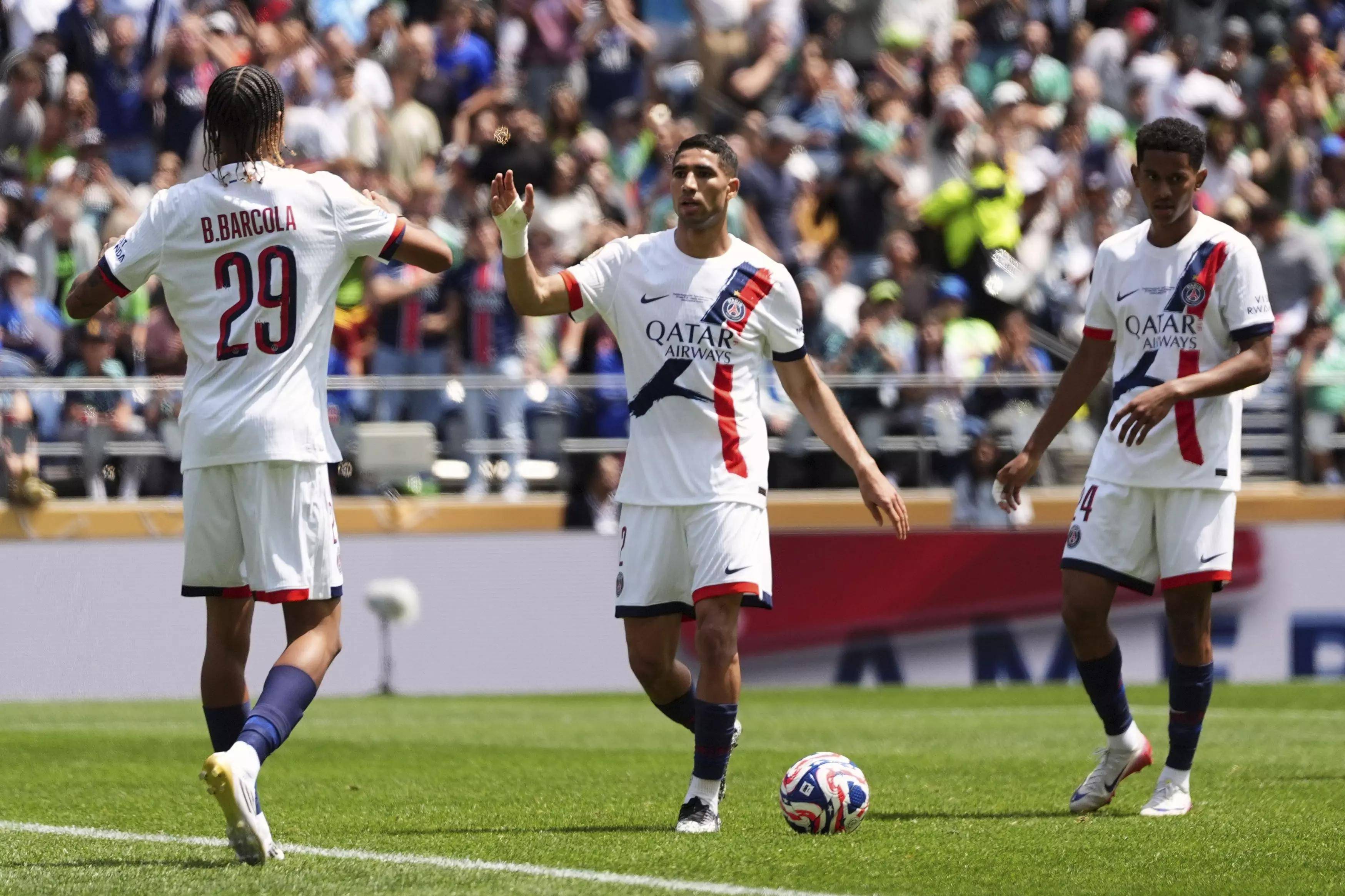 巴黎主场胜出，锁定冠军赛席位的简单介绍