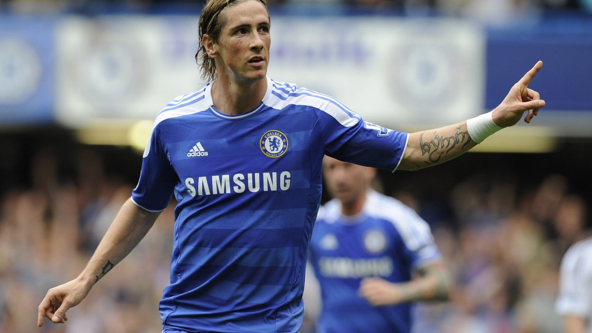 欧冠决赛之夜，迪马利亚连续得分拉开差距，书写传奇篇章