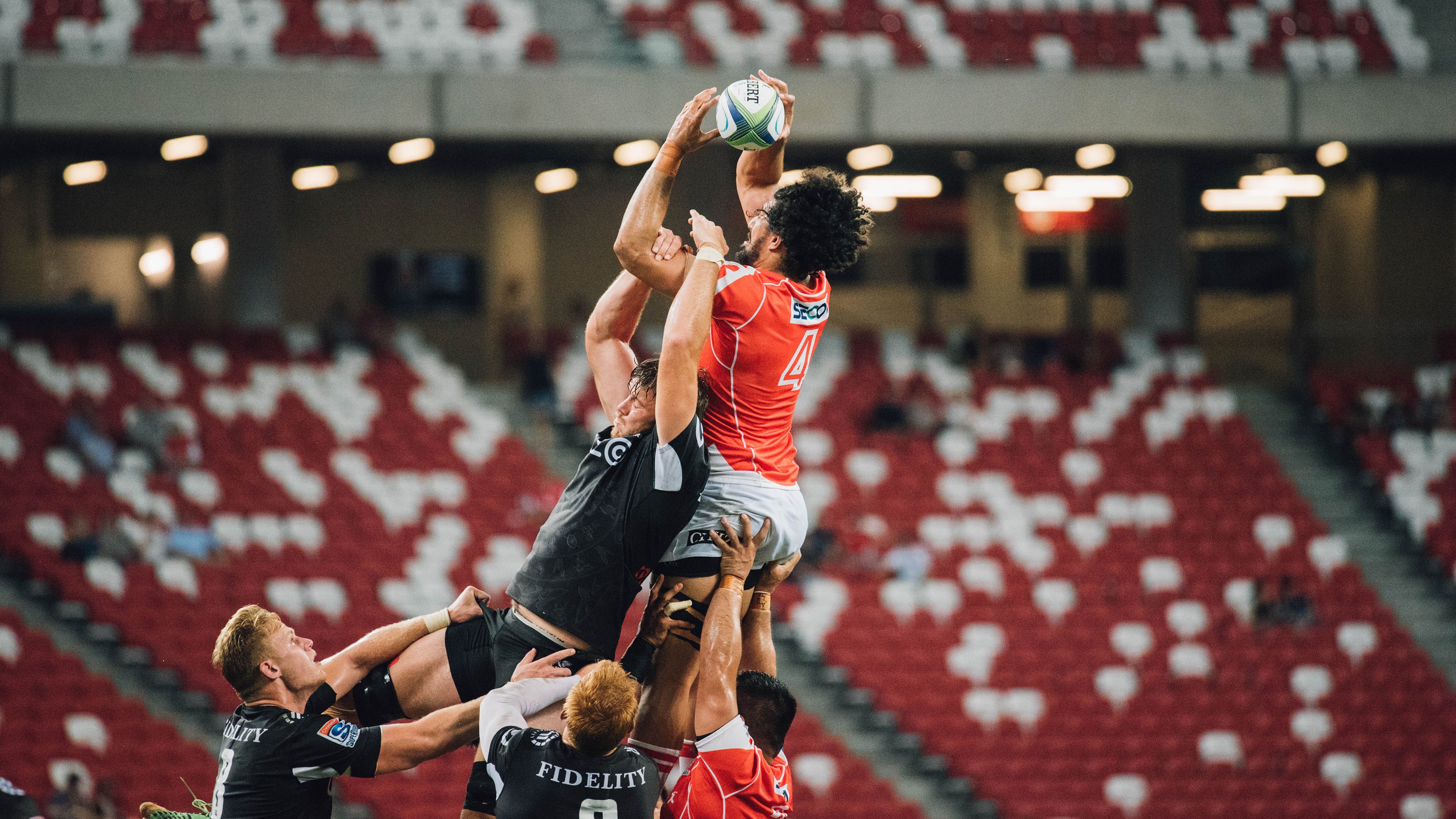 利拉德展现巨星价值,76人全面压制湖人