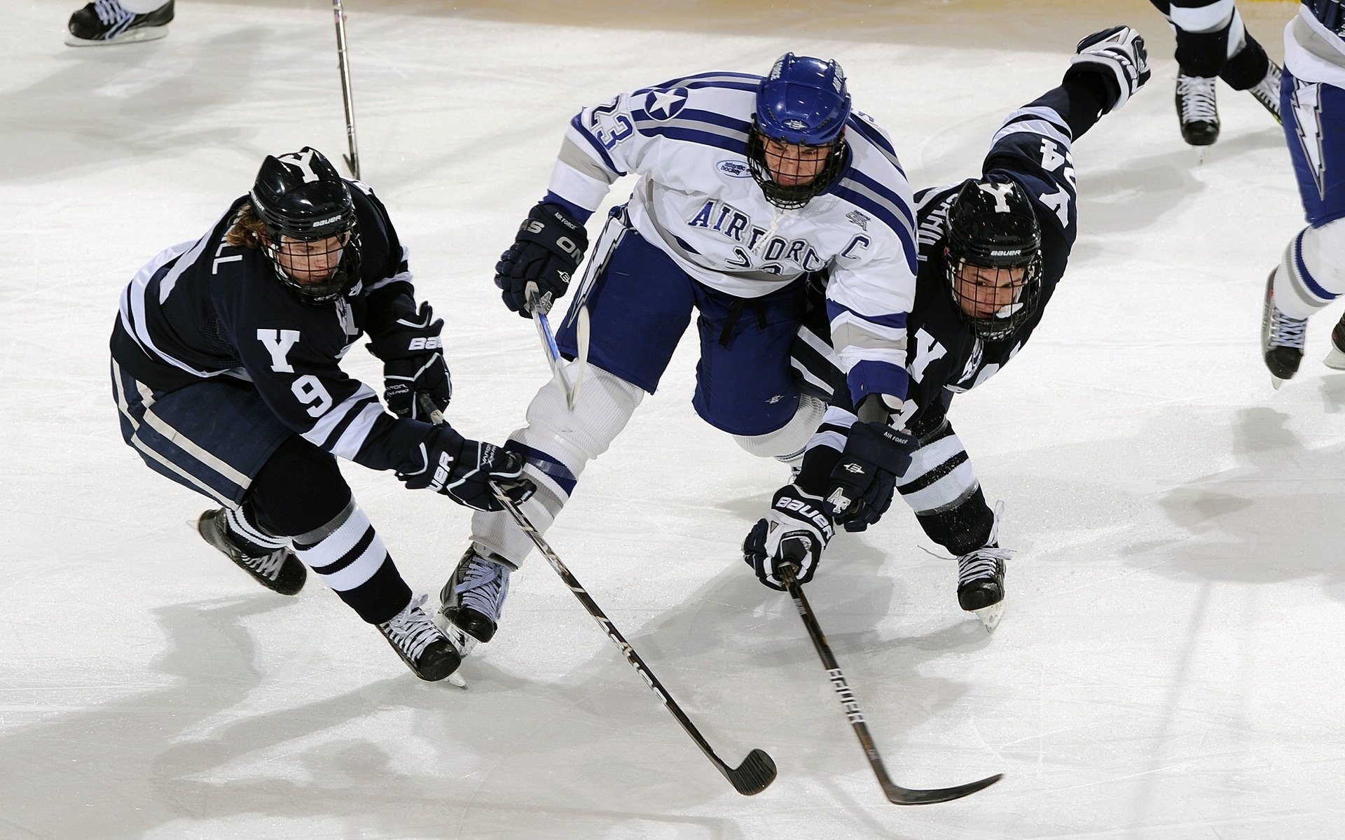 孤骑绝尘，诺里斯扛起迈凯伦，法拉利上演惊天逆转